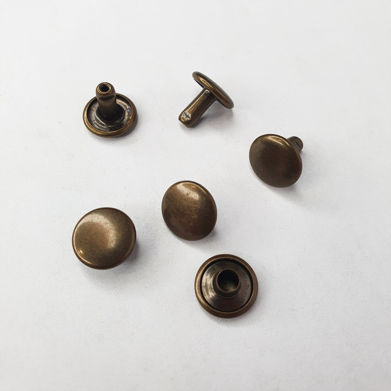 DOUBLE CAP RIVETS ANTIQUE BY GROSS Park Avenue Trimming
